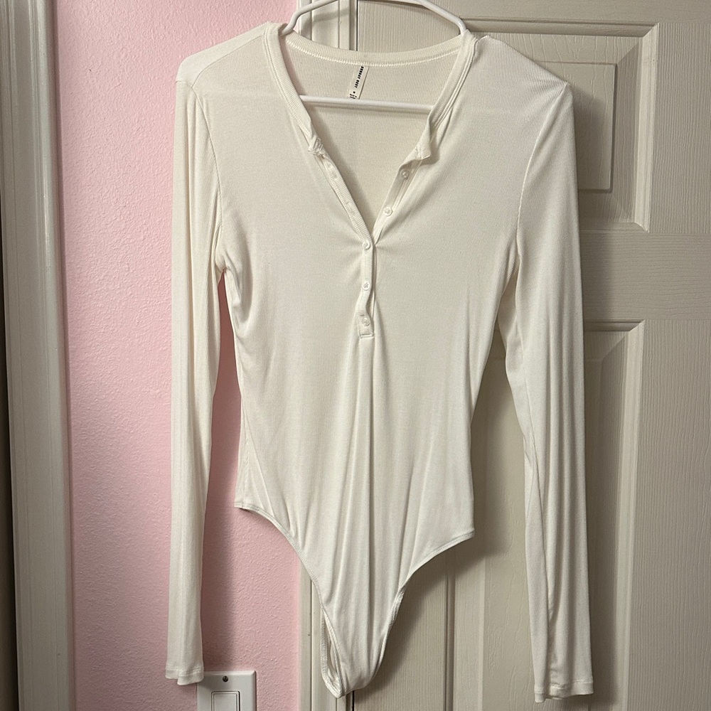 Aritzia Sundays best longsleeve bodysuit